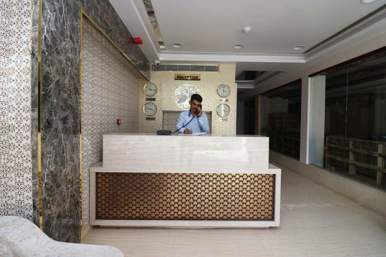 Capital O 37152 Naveen Continental Allāhābād Junction Exterior foto